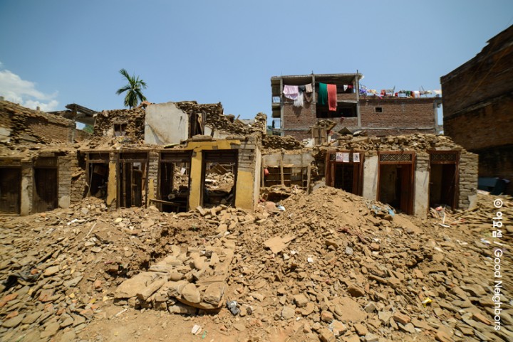 지진 당시 처참하게 무너진 가옥들