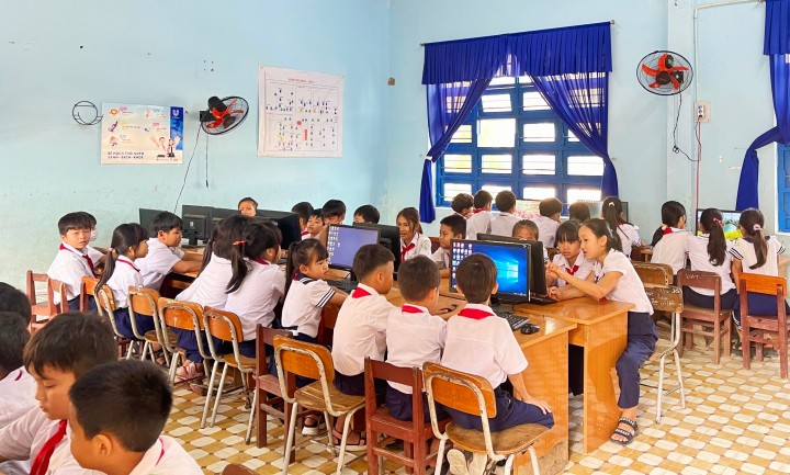 호반비엔 초등학교 컴퓨터 교실 모습