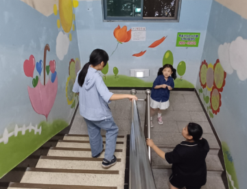 안전한 아동센터, 밝은 입구부터 시작됩니다.
